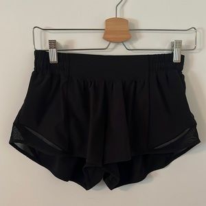 Lululemon 2.5” hotty hot shorts